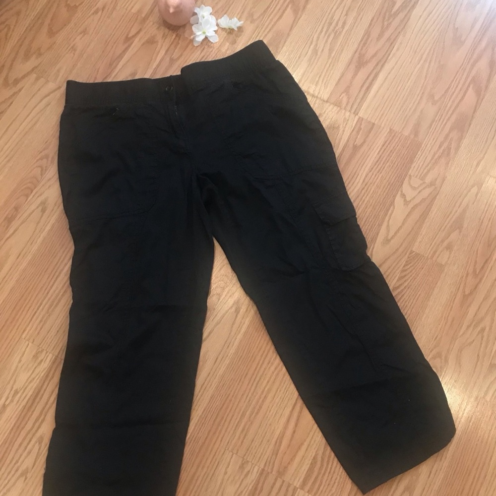 New York and Company Women’s  Capri Pants  Black